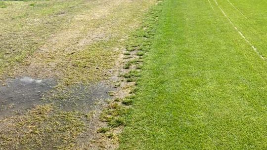 Biała Podlaska: Co z tą murawą na stadionie? Zabiegi trwają, drużyna musi poczekać 