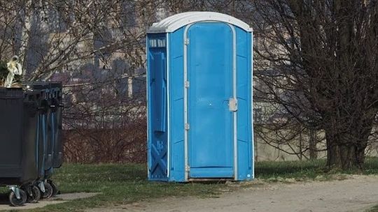 Biała Podlaska: Kradzież za potrzebą. Złodziej zabrał TOI-TOIa