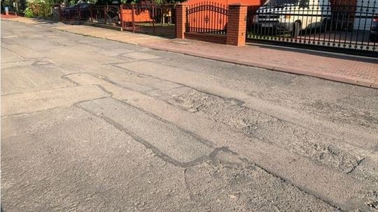 Biała Podlaska: Mieszkańcy tej ulicy mają dość zapadającego się asfaltu