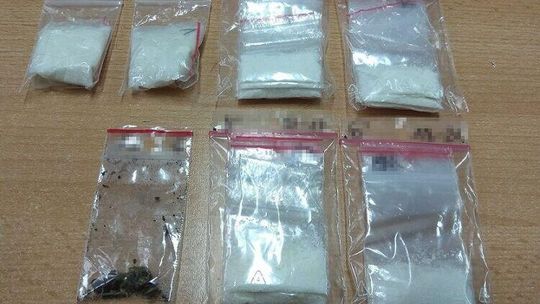 Biała Podlaska. Narkotyki nie trafią na rynek. Amfetamina i marihuana znaleziona w kurtce 48-latka