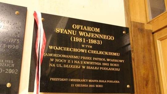 Biała Podlaska: Odsłonili tablicę dla upamiętnienia ofiar stanu wojennego