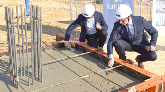 Biała Podlaska: Powstaje nowa galeria handlowa, wmurowano kamień węgielny