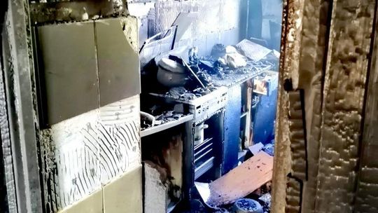 Biała Podlaska: Strażacy cały ich dobytek wyrzucili przez okno. Można pomóc seniorom