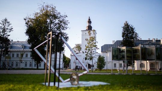 Biała Podlaska: Sztuka w parku. Można oglądać instalacje artystów z całej Polski