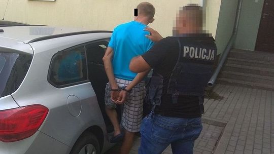 Biała Podlaska. Ukradli mercedesa, ale nie udało się go sprzedać. To odstawili auto na miejsce