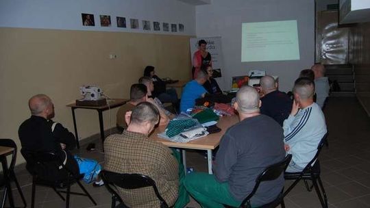 Biała Podlaska: Więźniowe szyją zabawki dla chorych dzieci