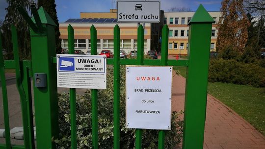 Biała Podlaska: Wod-Kan zamknął mieszkańcom przejście od ulicy Narutowicza