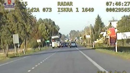 Biała Podlaska: Wyprzedzali "na trzeciego", stracili prawo jazdy (wideo)