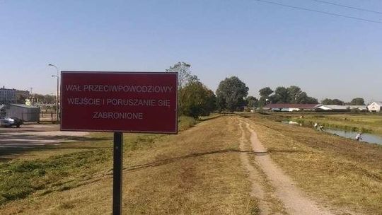 Biała Podlaska. Zakaz wstępu na wał przeciwpowodziowy jest tymczasowy