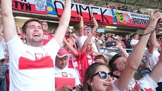 Biało-czerwone Saint-Etienne, fajerwerki w Grenoble