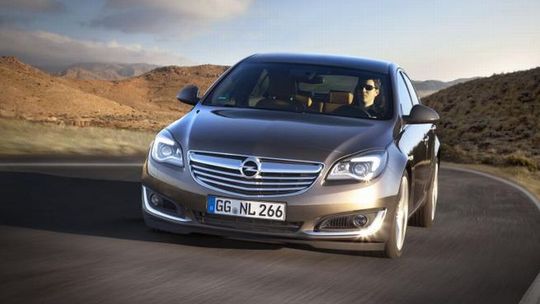 Bialska policja dostała opla insignię z wideorejestratorem