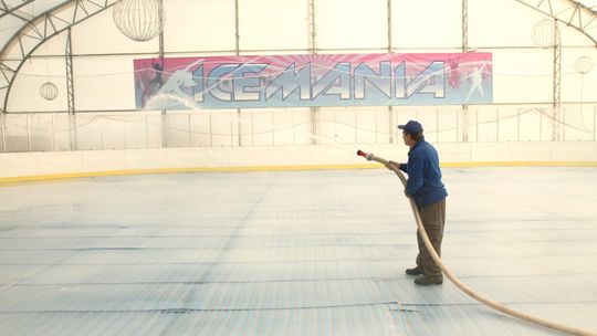 Biały Orlik zabrał Icemanii łyżwiarzy. I pieniądze