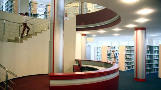 Biblioteka Uniwersytetu Przyrodniczego gotowa, Chatka Żaka jeszcze nie