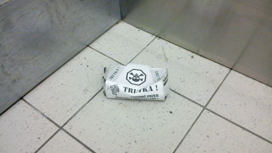 Biedronka w Bełżycach: Najpierw pająk, teraz trutka