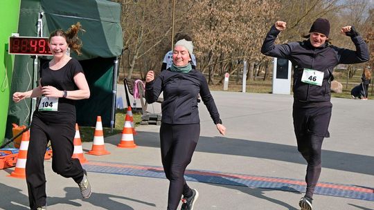 Biegali dla zdrowia10 tysięcy kroków po Parku Ludowym