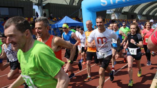 Biegali w lesie i na stadionie. "O błękitną wstęgę Wisły"