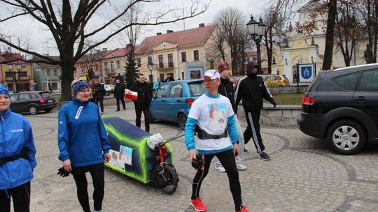 Biegnie do Watykanu przez Międzyrzec Podlaski. Codziennie pokonuje po 70 km