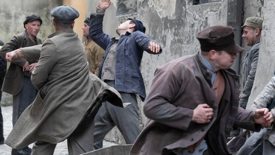 Bijatyka i sztuczna krew na Starym Mieście. W Lublinie kręcą nowy serial [zdjęcia]