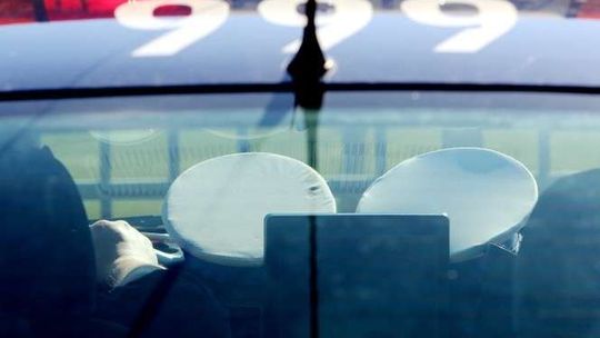 Bijatyka na parkingu lokalu gastronomicznego. Czterech pobiło trzech