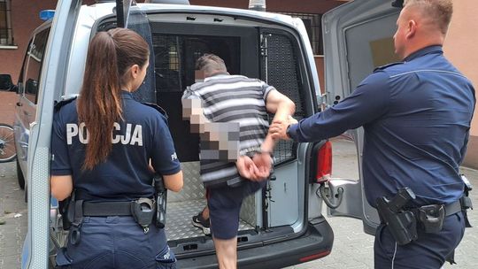 Bił i próbował wyrwać torbę. Puławianin odpowie za próbę rozboju