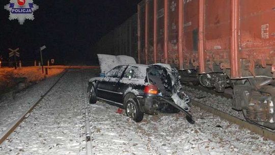 Biłgoraj: Audi wjechało w pociąg