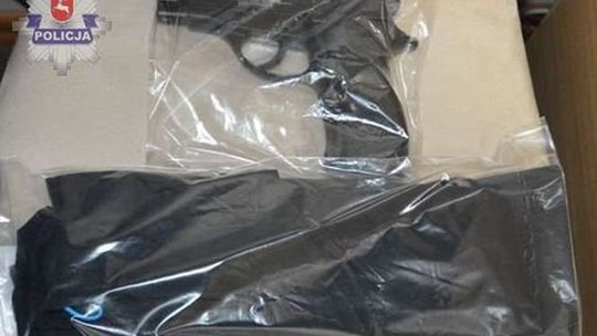 Biłgoraj: Na zakupy przyszedł z bronią za paskiem