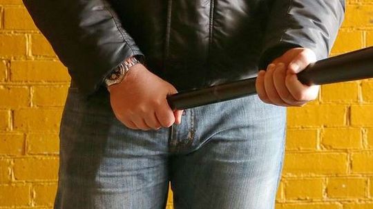 Bili, podtapiali w wannie, przykładali widły do brzucha. Brutalny rozbój na małżeństwie