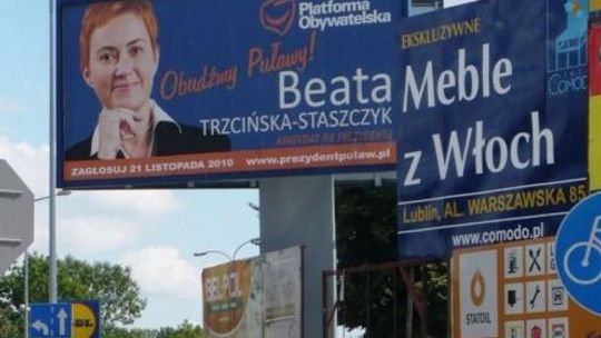 Billboard wisi od zeszłych wyborów, nie ma kto go zdjąć