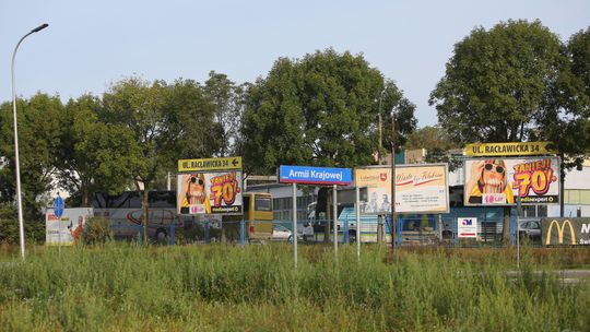 Biorą się za reklamy oraz szyldy i proszą mieszkańców o pomoc. "Nie będziemy wkraczać na osiedla"