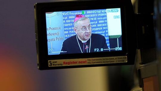 Biskupi: Msza powinna być odprawiana nad trumną