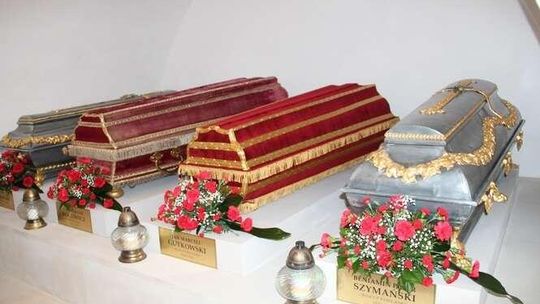 Biskupi zostali skazani na banicję. Po latach odbył się ich pogrzeb [zdjęcia]