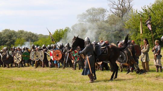 Bitwa sprzed tysiąca lat nad Bugiem i koronacja Chrobrego w Czumowie 