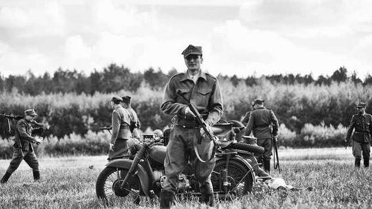 Bitwa Zaporczyków z ubekami. Zdjęcia z rekonstrukcji historycznej