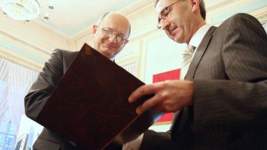 Biznes krzywo patrzy na prezydenta Żuka