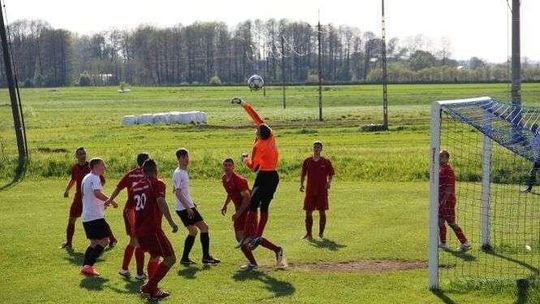 Bizon Jeleniec ma mocno pod górkę, wyniki bialskiej okręgówki