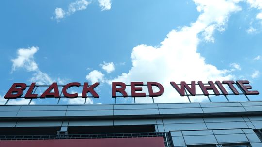 Black Red White sprzedaje Austriakom połowę biznesu