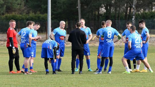 Błękitni Obsza – Roztocze Szczebrzeszyn 1:0. Zadecydował stały fragment gry