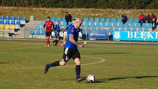 Błękitni Obsza – Tanew Majdan Stary 2:0. Szykowali boisko prawie trzy godziny