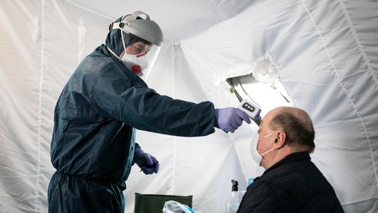 Blisko 15 tys. zakażeń koronawirusem w Polsce. Sobotni raport Ministerstwa Zdrowia