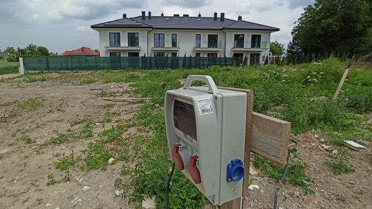 Bliźniaki czy małe bloki? Tak się buduje tuż za Lublinem