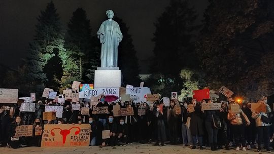 Blokady ulic w Lublinie zakończone, protestujący przeszli pod UMCS. Kolejna manifestacja w środę