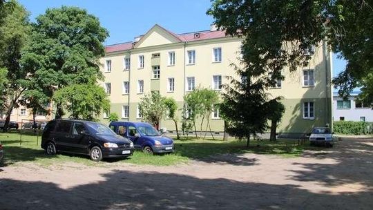 Blokują budowę placu zabaw. "Wzmożony ruch, hałas, naruszenie swobodnego ruchu pieszych"