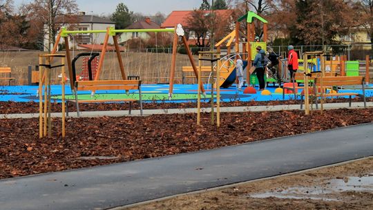 Błonia w Puławach po przebudowie, czekają na spacerowiczów [zdjęcia]