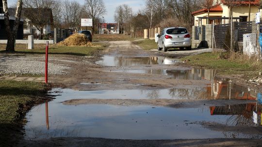 Błoto i kałuże od 20 lat. Dlaczego nic nie można zrobić? 