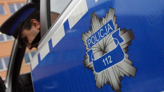 BMW dachowało. Trzy osoby są ranne