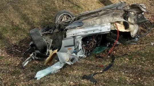 BMW przełamało się na pół, kierowca i pasażer zginęli. Śmiertelny wypadek na DK 17 pod Krasnymstawem