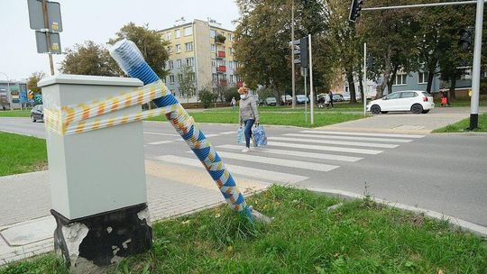 BMW staranowało sygnalizację świetlną. Nie działa i tak będzie aż do grudnia