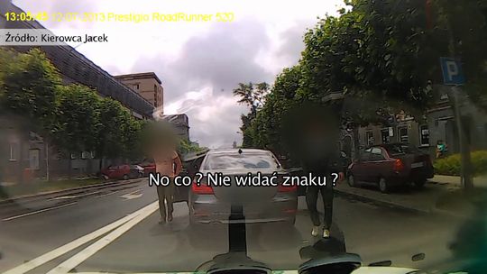BMW wymusiło pierwszeństwo. \"Ściągnij okulary, to ci przyp***\" (wideo)