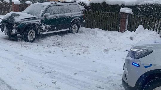 Bochotnica. Pijany wjechał subaru w płot 