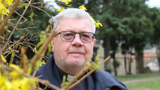 BÓG NAS KOCHA ZA DARMO